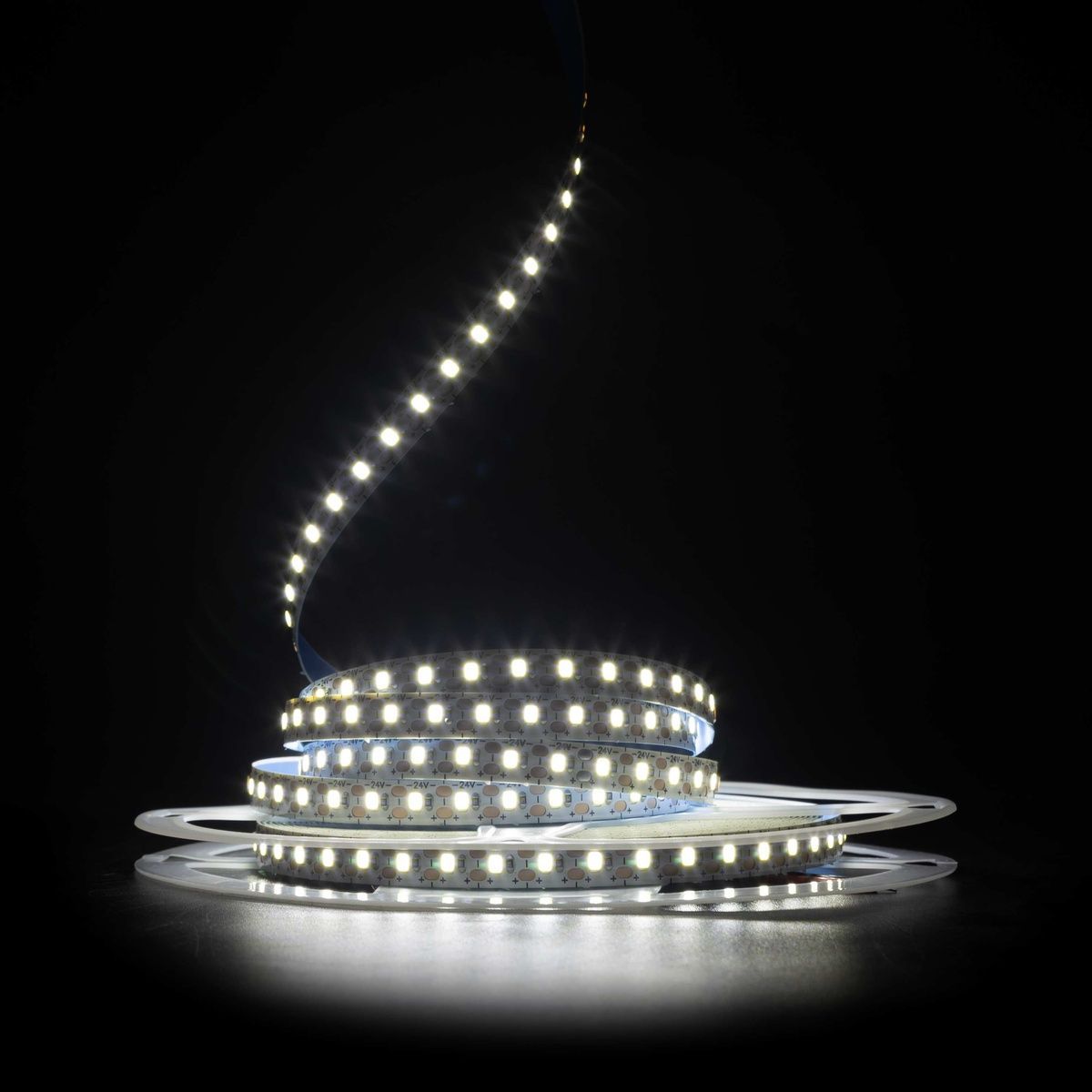 Світлодіодна LED стрічка PROLUM&trade; 24V; IP20; 2835\120; CUT; Series "S" 350054-S купити в Харкові, Україні: ціна, відгуки, характеристики