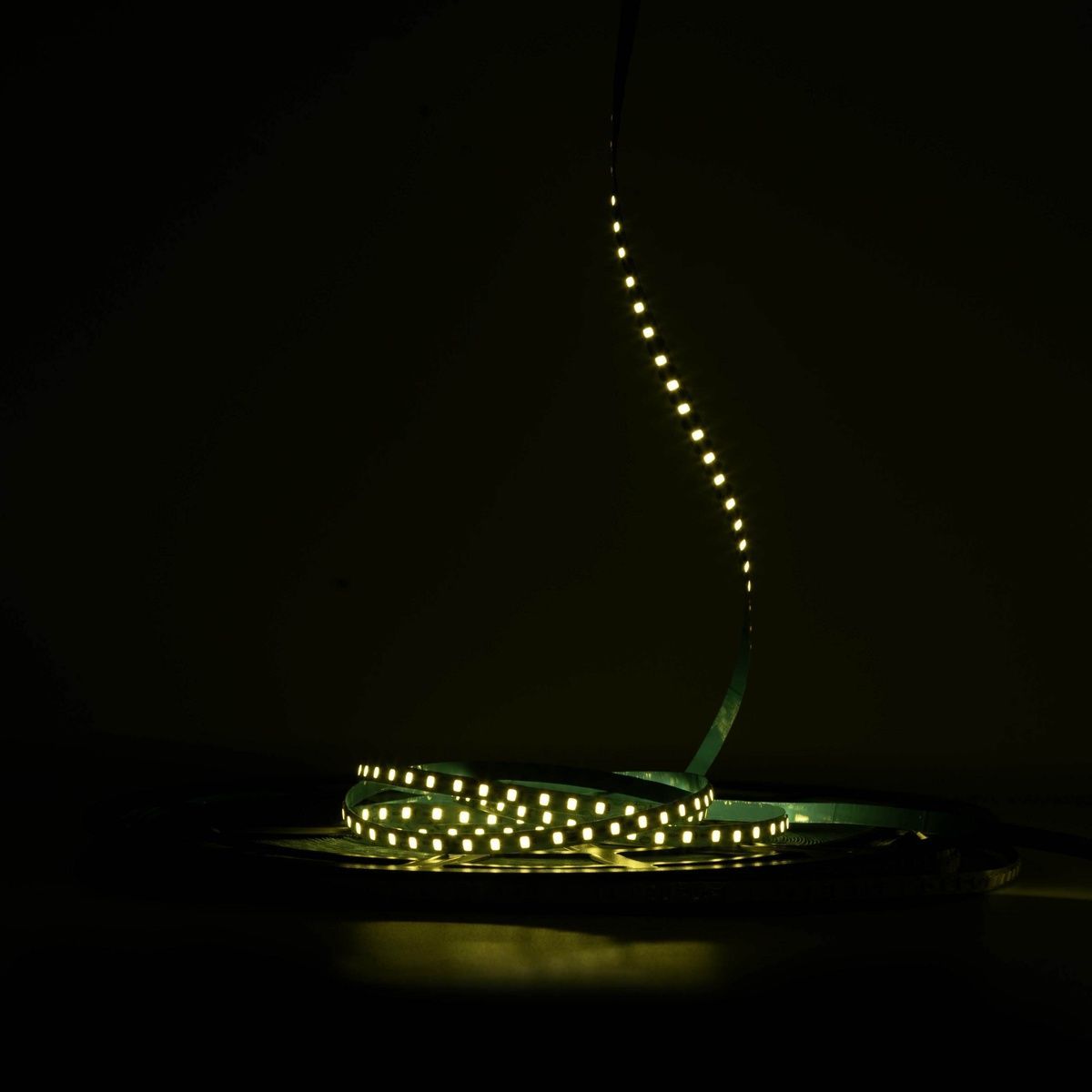 Cвітлодіодна LED стрічка PROLUM&trade; 12V; IP67; 2835\110; Spray; 6ММ; S-TYPE; Series "SG" 320160 купити в Харкові, Україні: ціна, відгуки, характеристики