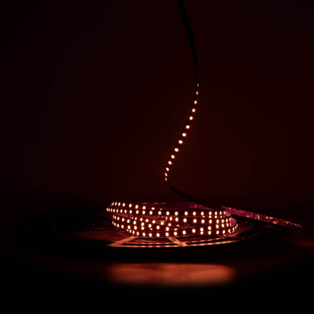 Cвітлодіодна LED стрічка PROLUM&trade; 12V; IP67; 2835\110; Spray; 6ММ; S-TYPE; Series "SG" 320162 купити в Харкові, Україні: ціна, відгуки, характеристики