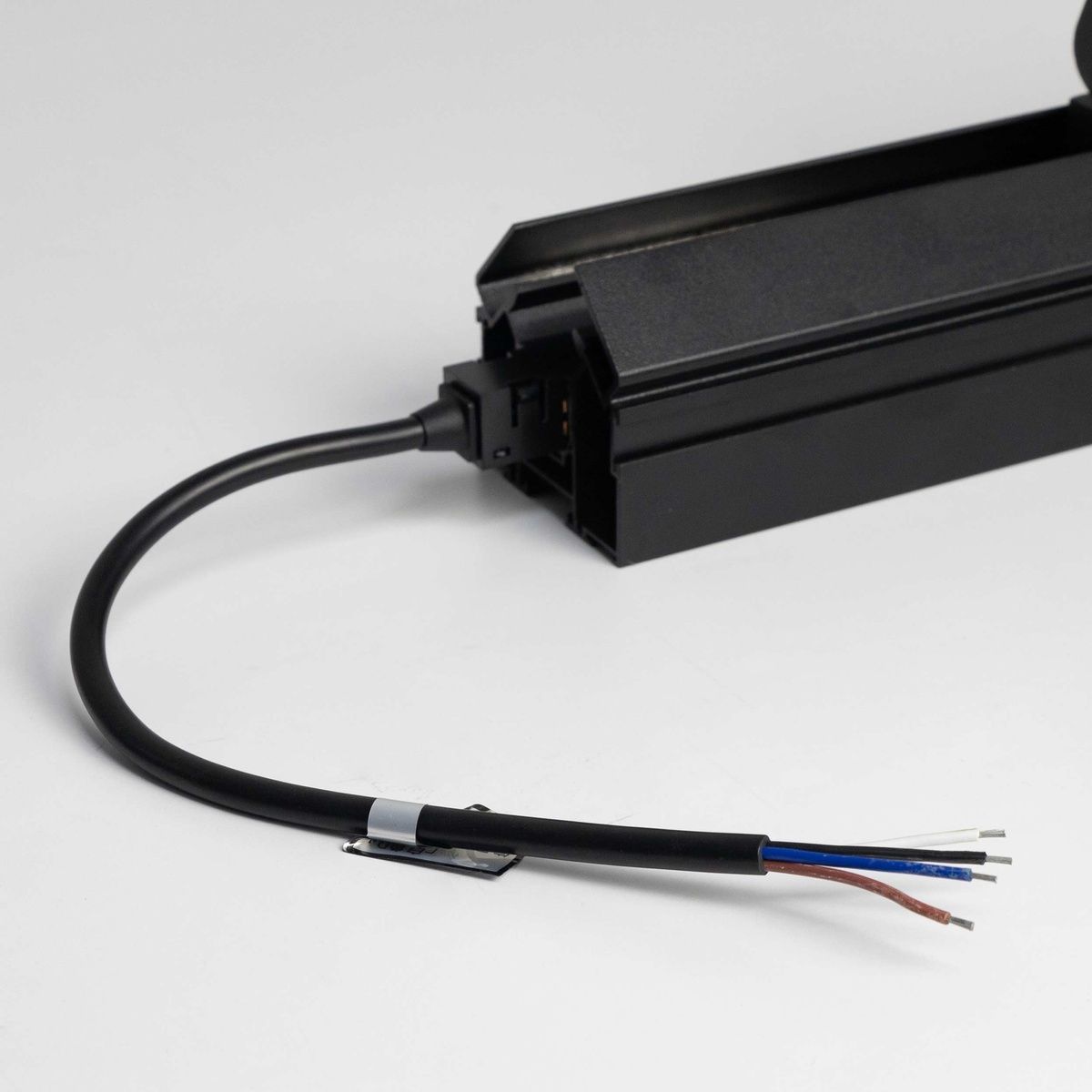 Конектор підключення PROLUM&trade; 48V; для магнітної трекової системи М20; Чорний 751020 купити в Харкові, Україні: ціна, відгуки, характеристики